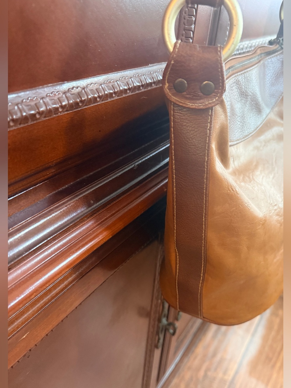 Capezio Two-Tone Vintage
Leather Shoulder Bag/crossbody
|Bronze Hardware | EUC - Picture 7 of 14